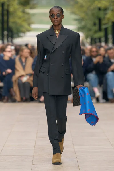 Look 3